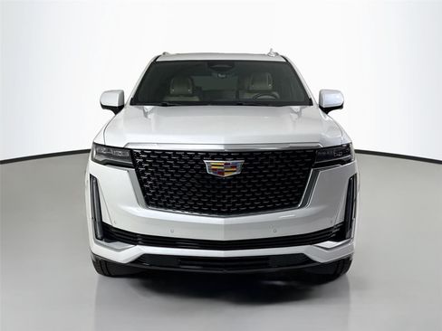 Used 2021 Cadillac Escalade Premium Luxury AWD/4WD image 11