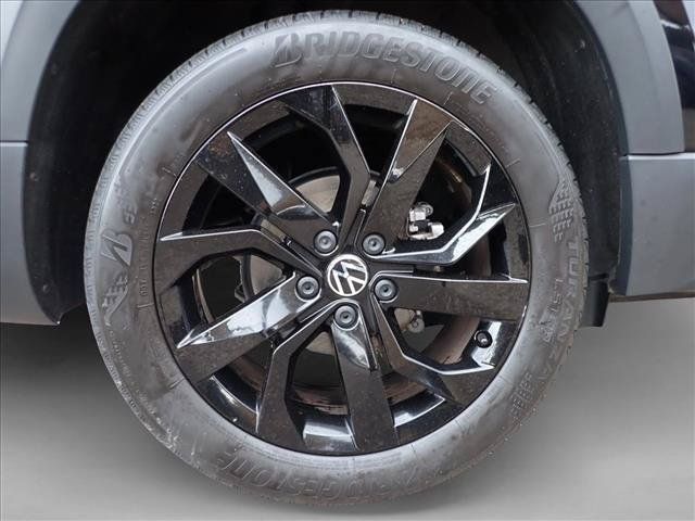Used 2023 Volkswagen Taos SE AWD/4WD image 7