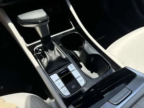 Used 2025 Hyundai Tucson SE FWD image 39