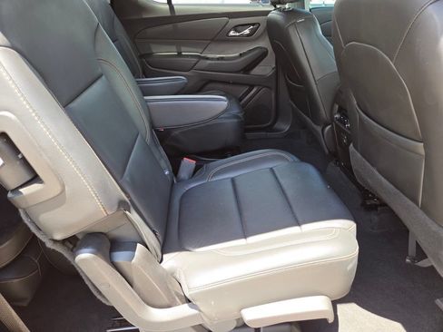 Used 2019 Chevrolet Traverse LT FWD image 18