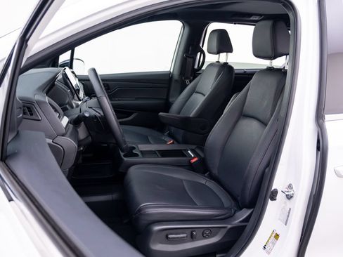 Used 2024 Honda Odyssey Sport image 16