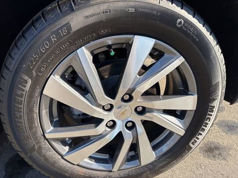 Used 2023 Chevrolet Equinox Premier image 13