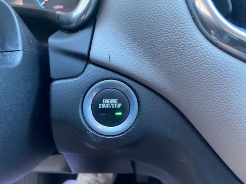 Used 2018 Chevrolet Equinox LS FWD image 21