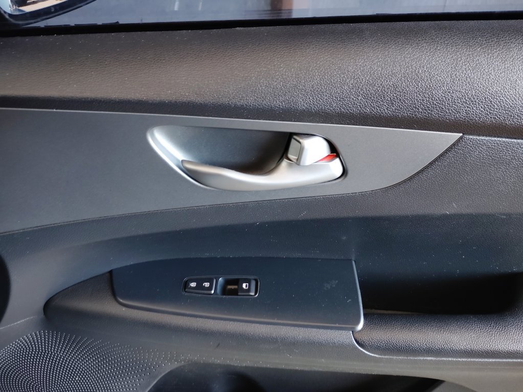Used 2020 Kia Forte LXS FWD image 12