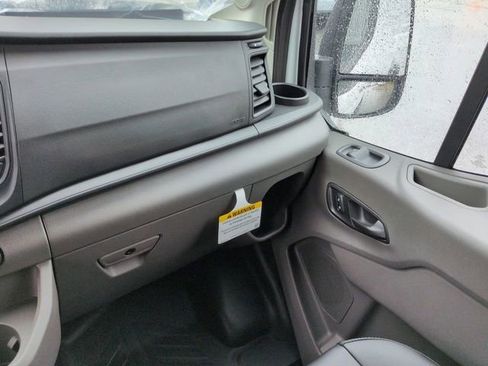 New 2025 Ford Transit 250 148 Medium Roof image 17