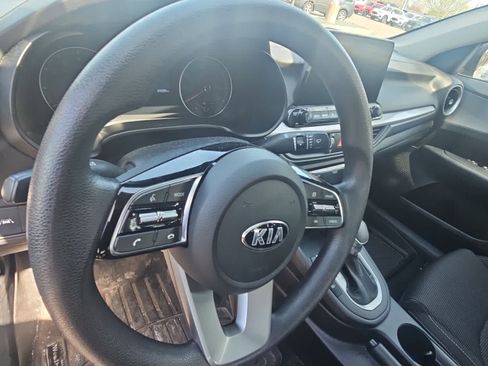Used 2019 Kia Forte LXS FWD image 5
