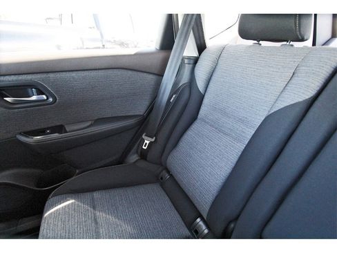 Used 2023 Nissan Rogue SV image 11