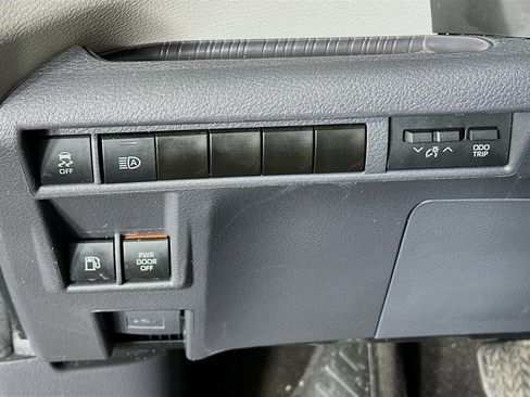 Used 2024 Toyota Sienna LE image 17