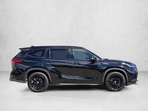 Used 2023 Toyota Highlander XSE FWD image 4