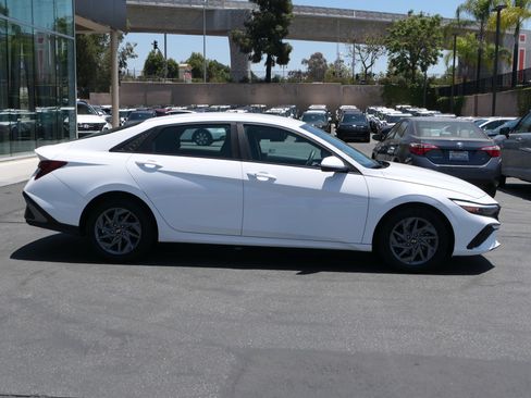 Certified 2024 Hyundai Elantra SEL FWD image 2