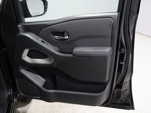 Used 2024 Nissan Frontier SV image 28