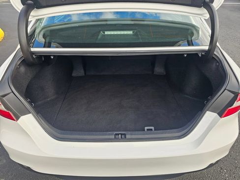 Used 2018 Toyota Camry LE FWD image 13