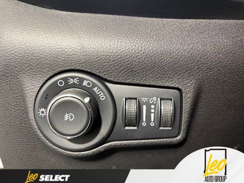 Used 2022 Jeep Compass Latitude w/ Convenience Group AWD/4WD image 16