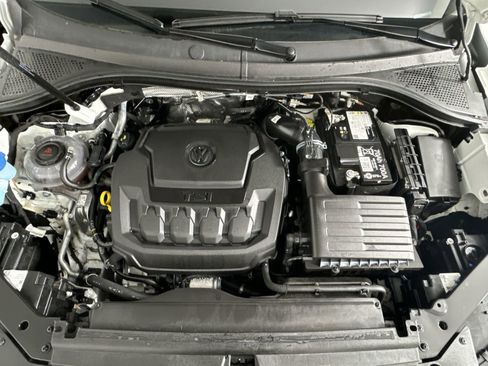 Used 2024 Volkswagen Tiguan SE image 29
