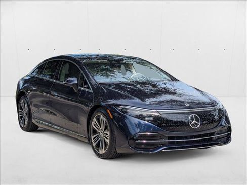 Used 2022 Mercedes-Benz EQS 450+ Sedan image 3