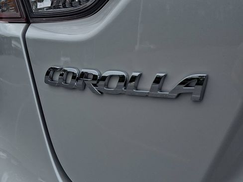 Used 2026 Toyota Corolla SE w/ SE Premium Package FWD image 28