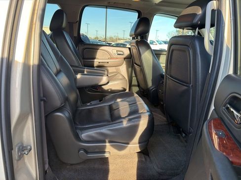 Used 2013 Chevrolet Suburban 2500 LT image 32