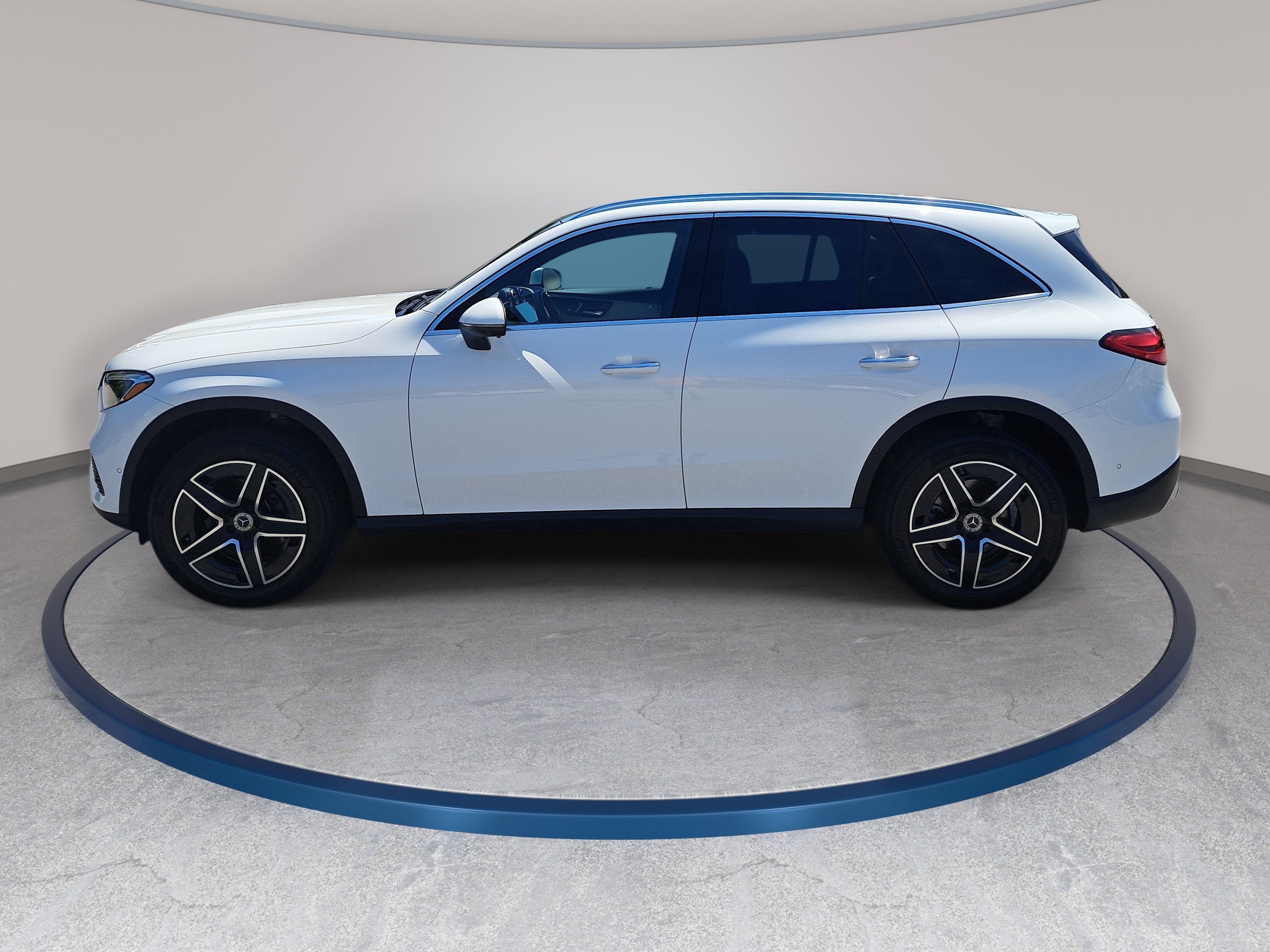 Used 2026 Mercedes-Benz GLC 300 4MATIC image 9