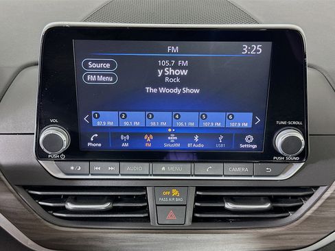 Used 2025 Nissan Altima 2.5 SV image 21