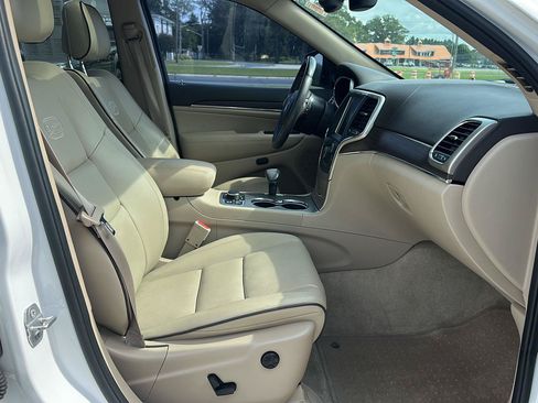Used 2015 Jeep Grand Cherokee Overland AWD/4WD image 13