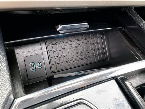 Certified 2024 Ford Expedition XLT RWD image 31