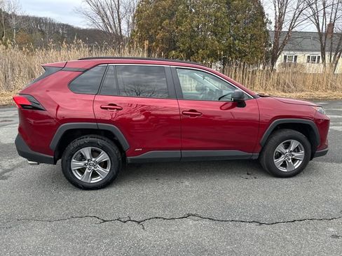 Used 2022 Toyota RAV4 LE AWD/4WD image 6