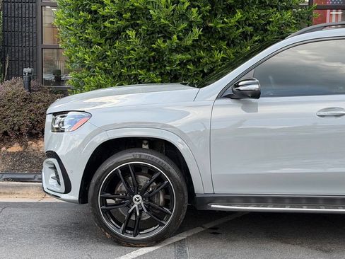 Used 2024 Mercedes-Benz GLS 580 4MATIC image 10