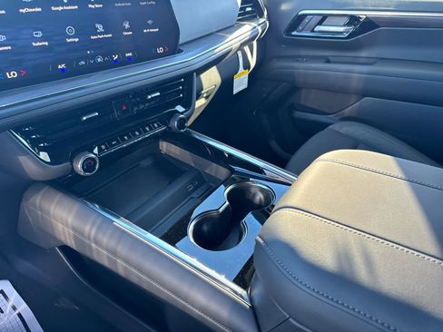 New 2026 Chevrolet Suburban LS image 25