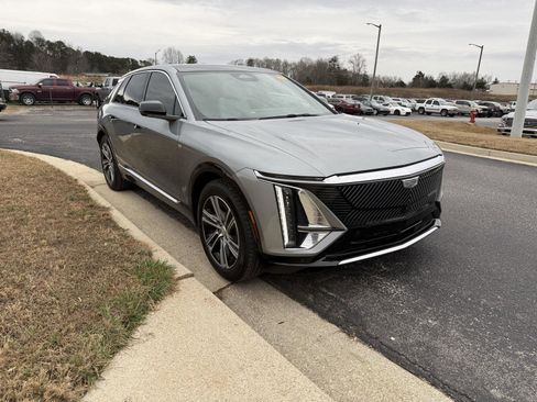 Certified 2024 Cadillac Lyriq Luxury image 7