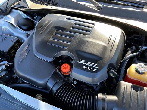 Used 2019 Chrysler 300 Touring w/ Chrome Appearance Package image 30