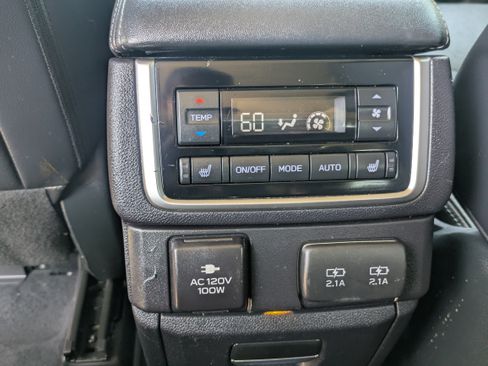 Used 2022 Subaru Ascent Touring AWD/4WD image 14