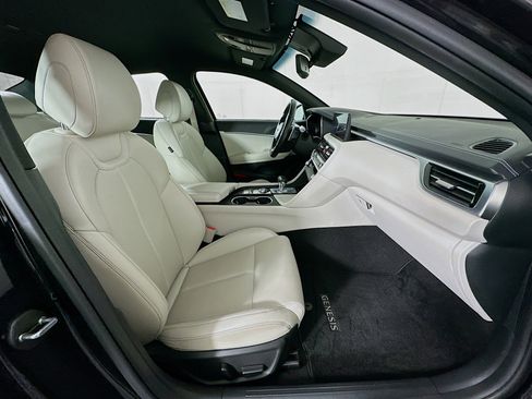 Used 2025 Genesis G70 2.5T image 30