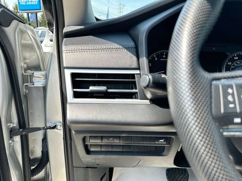 Used 2024 Mitsubishi Outlander SE AWD/4WD image 20