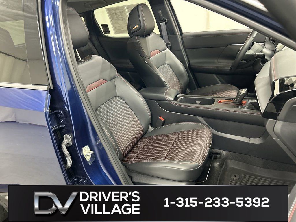 Used 2025 Nissan Kicks SR w/ SR Premium Package AWD/4WD image 23