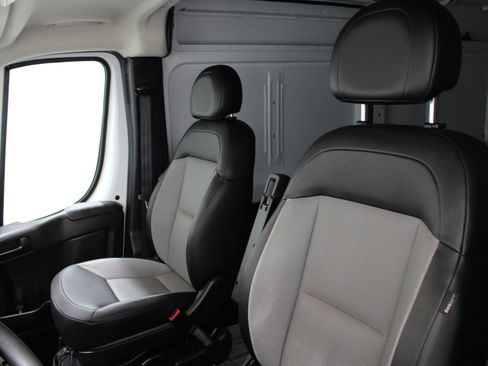 Used 2025 RAM ProMaster 2500 w/ Convenience Group FWD image 4
