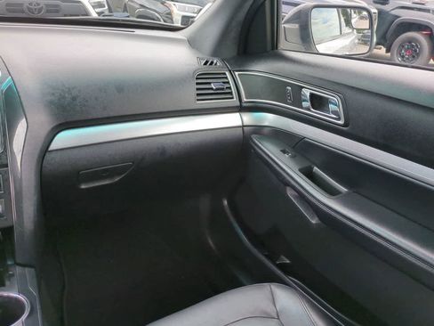 Used 2016 Ford Explorer XLT w/ Equipment Group 202A AWD/4WD image 17