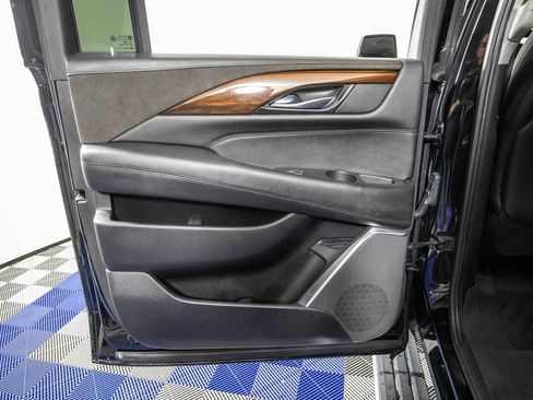 Used 2018 Cadillac Escalade ESV Premium Luxury image 15