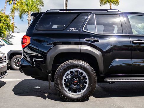 Certified 2025 Toyota 4Runner TRD Off-Road Premium image 7