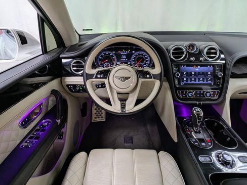 Used 2018 Bentley Bentayga AWD/4WD image 2