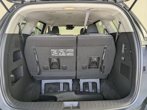 Used 2026 Kia Carnival LX FWD image 24