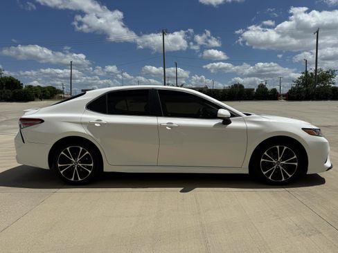 Used 2018 Toyota Camry SE FWD image 5