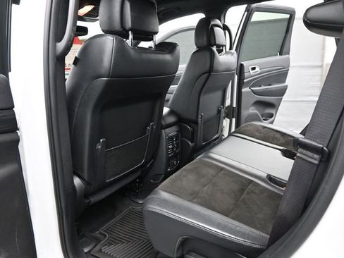 Used 2019 Jeep Grand Cherokee Altitude image 13