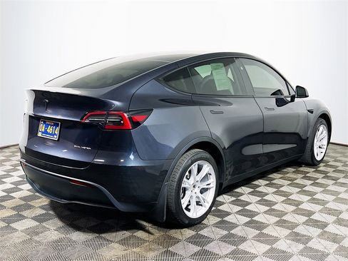 Used 2024 Tesla Model Y Long Range image 8