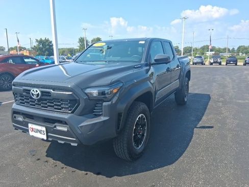 Used 2024 Toyota Tacoma TRD Off-Road w/ TRD Off Road Premium Package AWD/4WD image 3