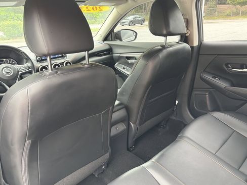 Used 2023 Nissan Sentra SR w/ SR Premium Package FWD image 17