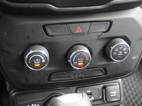 Used 2019 Jeep Renegade Sport image 11