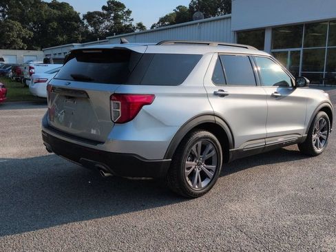 Used 2021 Ford Explorer XLT w/ Equipment Group 202A RWD image 4
