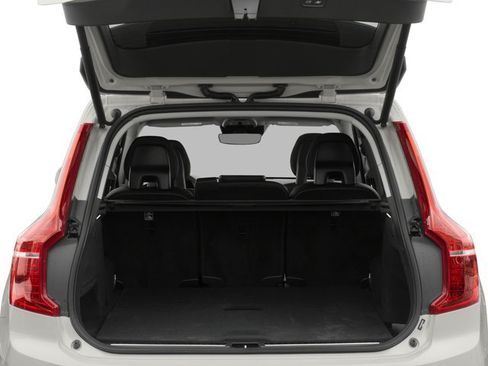 Used 2017 Volvo XC90 T6 Momentum w/ Vision Package AWD/4WD image 12