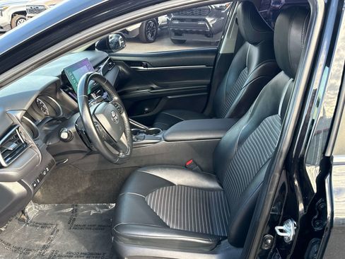 Used 2021 Toyota Camry SE FWD image 11