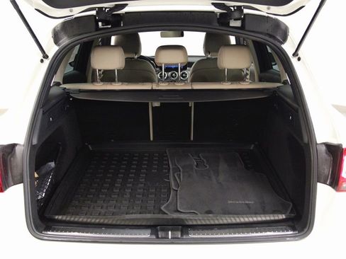 Used 2021 Mercedes-Benz GLC 300 4MATIC image 24